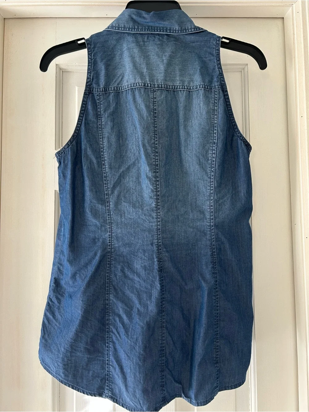 White House Black Market Sleeveless Denim Button-Front Shirt - Blue